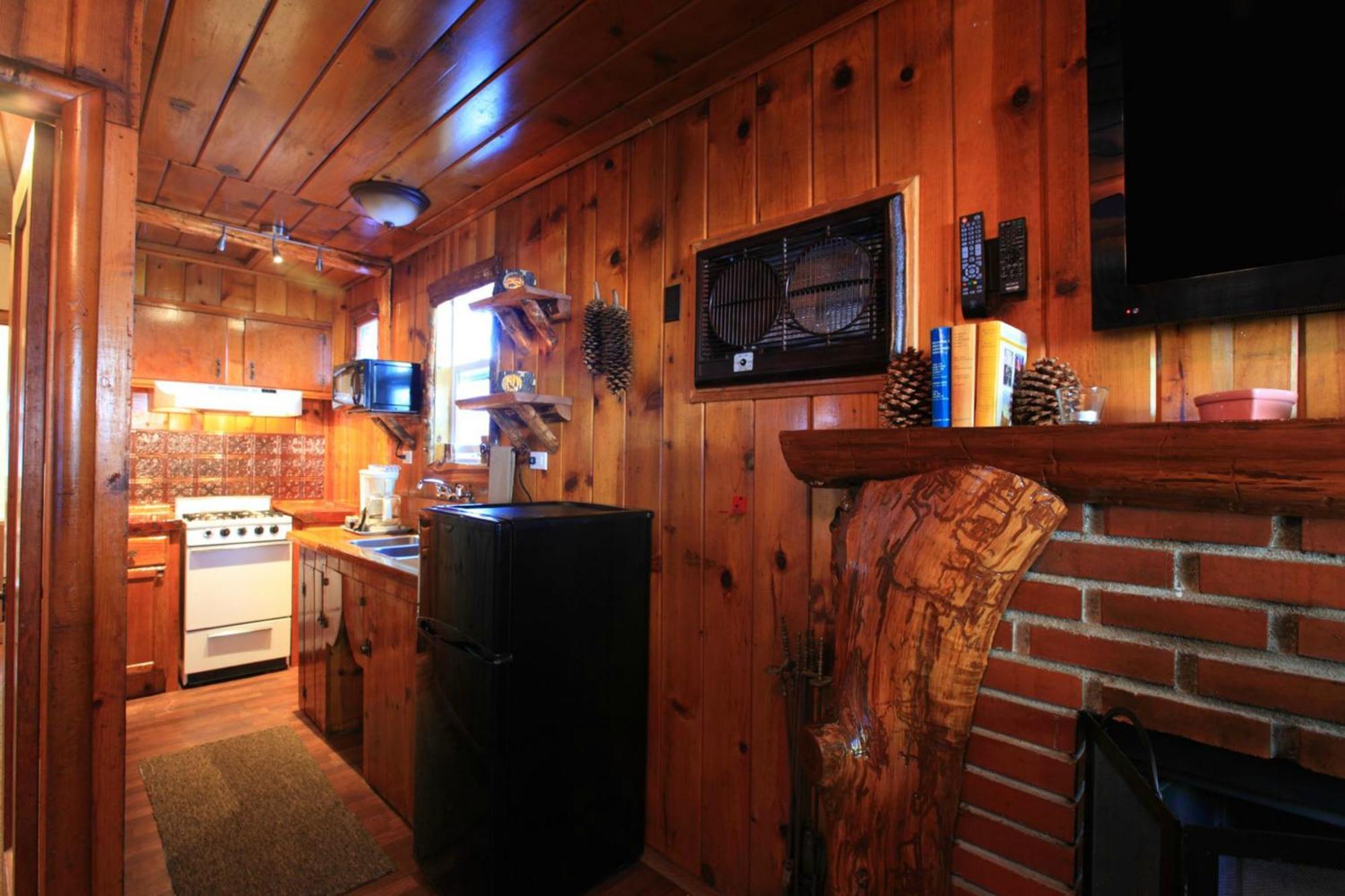 Sleepy Hollow Cabins And Hotel Crestline Eksteriør bilde