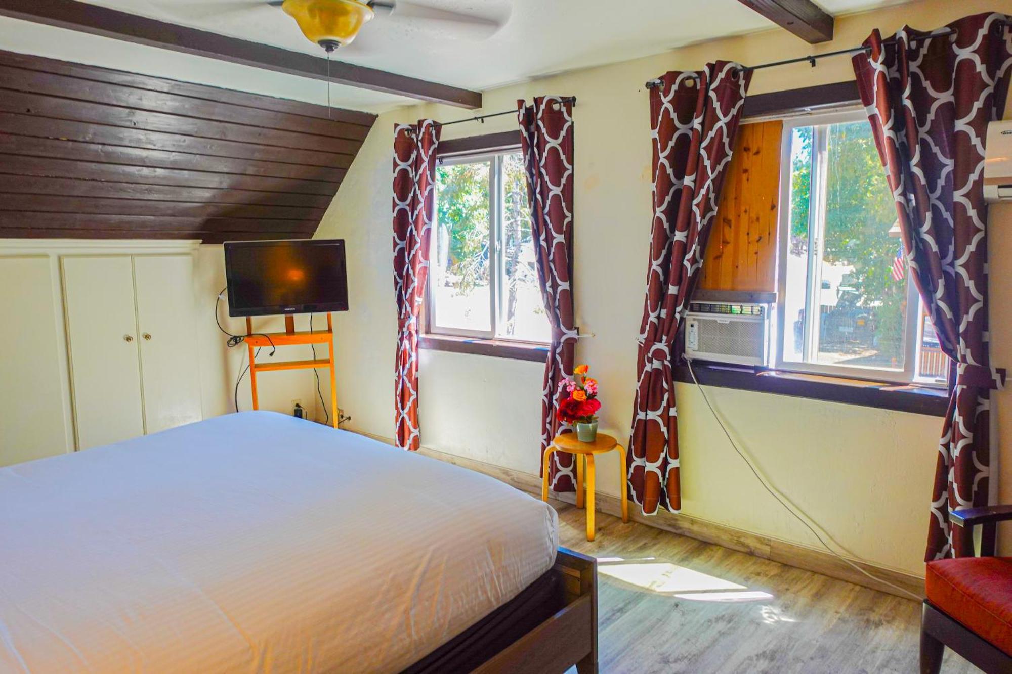 Sleepy Hollow Cabins And Hotel Crestline Eksteriør bilde