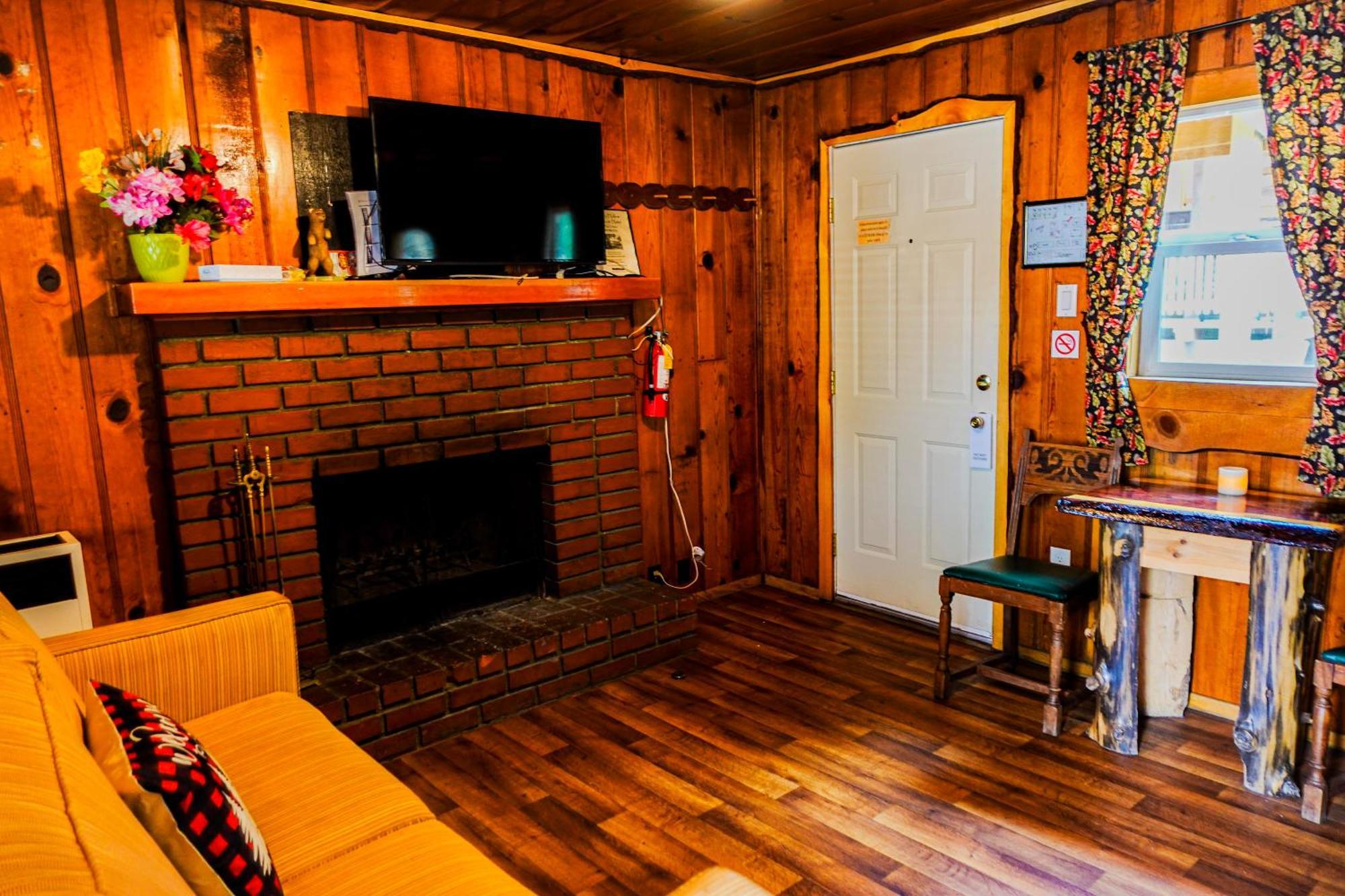 Sleepy Hollow Cabins And Hotel Crestline Eksteriør bilde