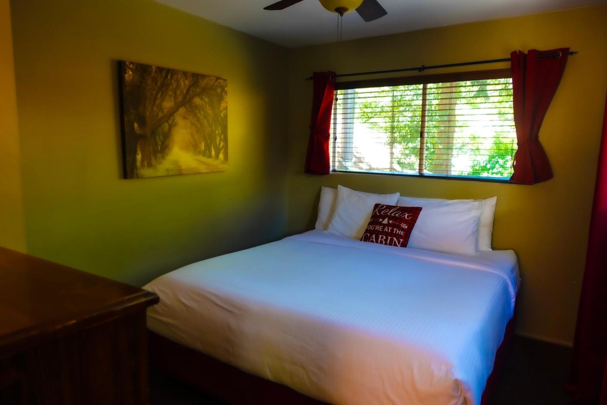Sleepy Hollow Cabins And Hotel Crestline Eksteriør bilde