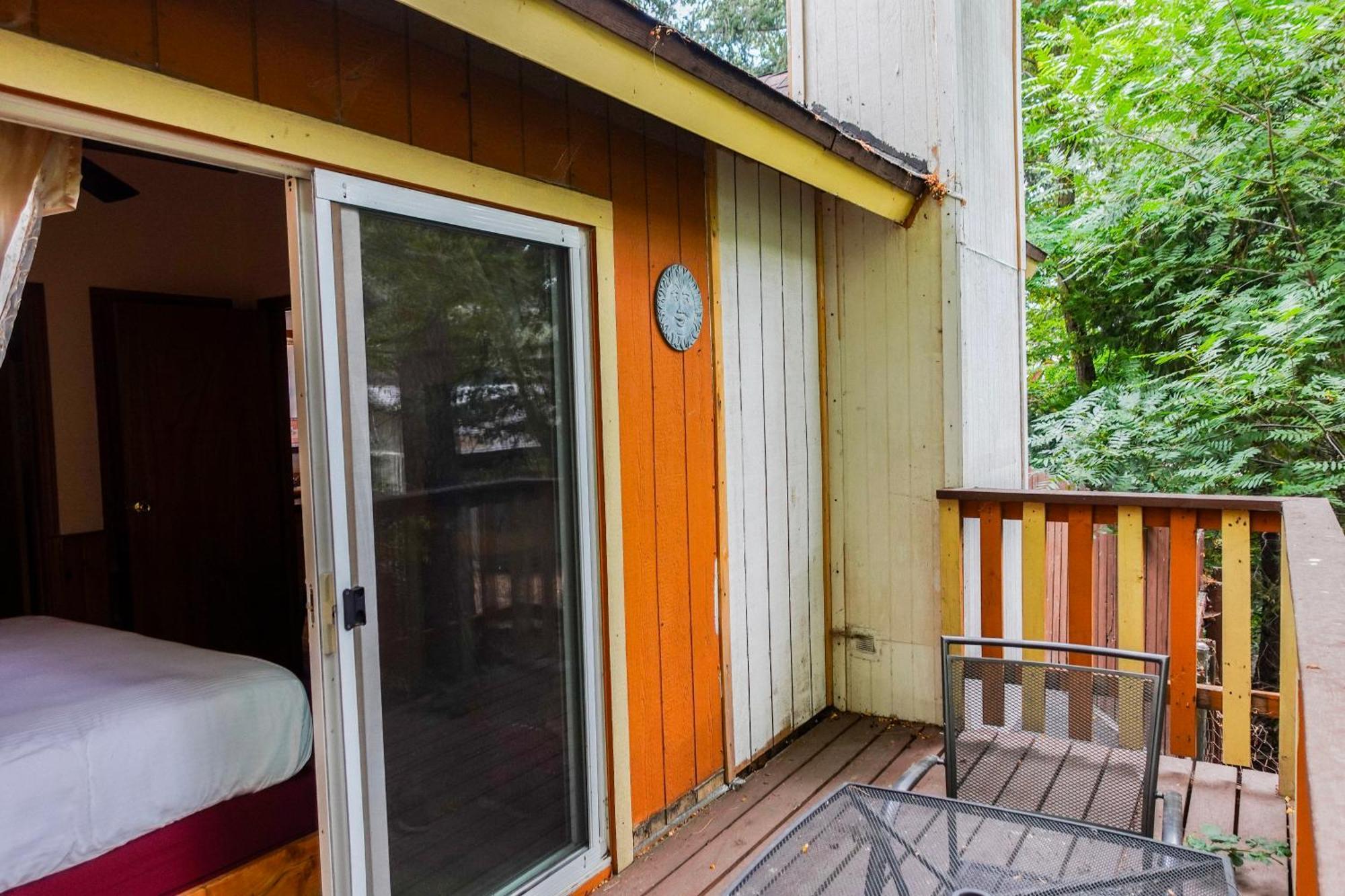 Sleepy Hollow Cabins And Hotel Crestline Eksteriør bilde