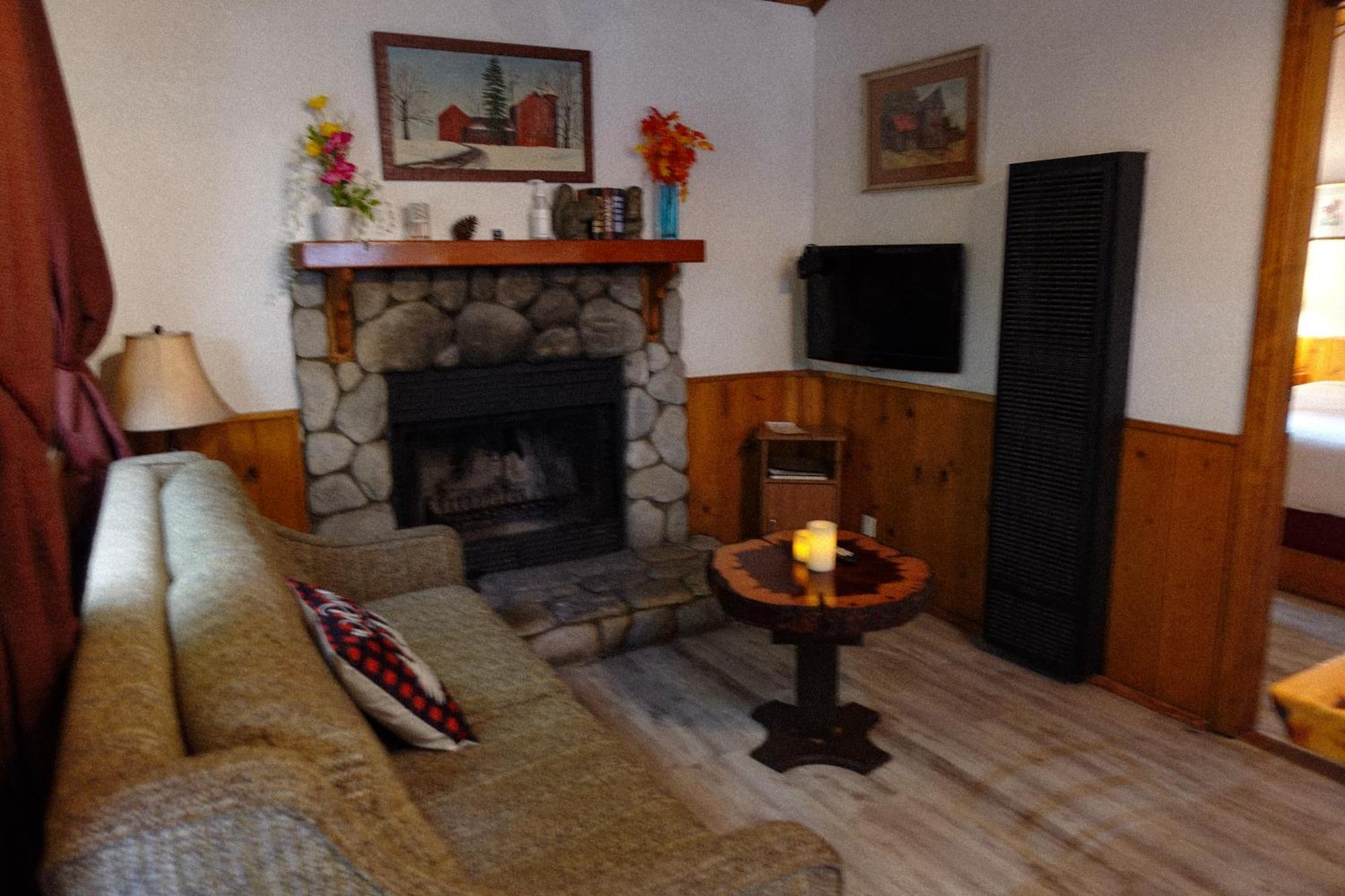Sleepy Hollow Cabins And Hotel Crestline Eksteriør bilde
