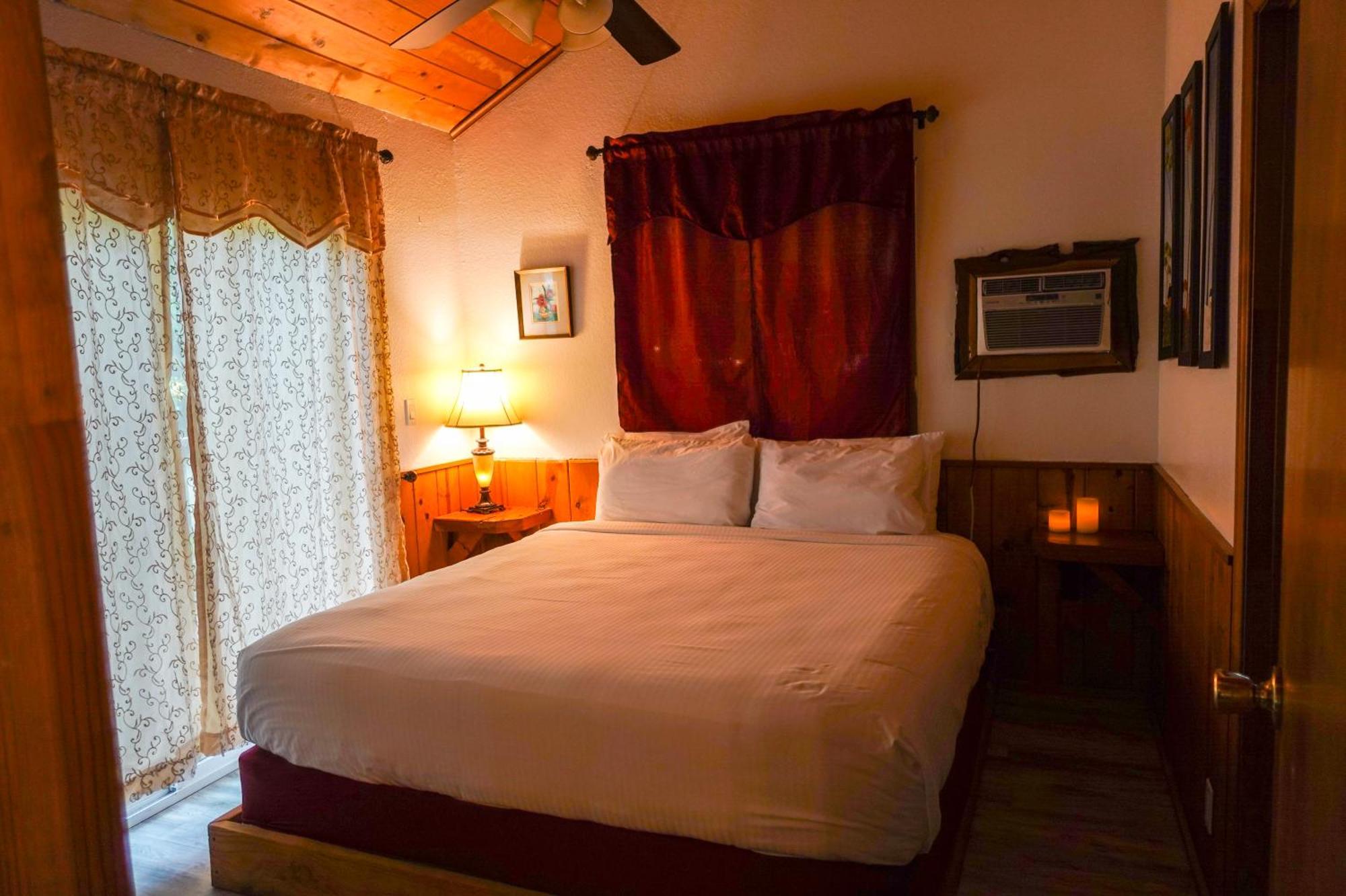Sleepy Hollow Cabins And Hotel Crestline Eksteriør bilde