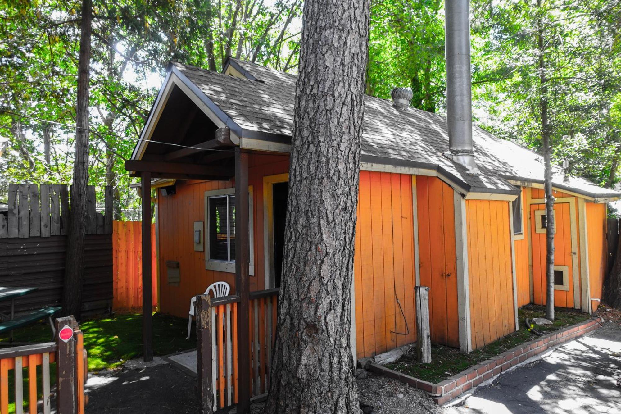 Sleepy Hollow Cabins And Hotel Crestline Eksteriør bilde