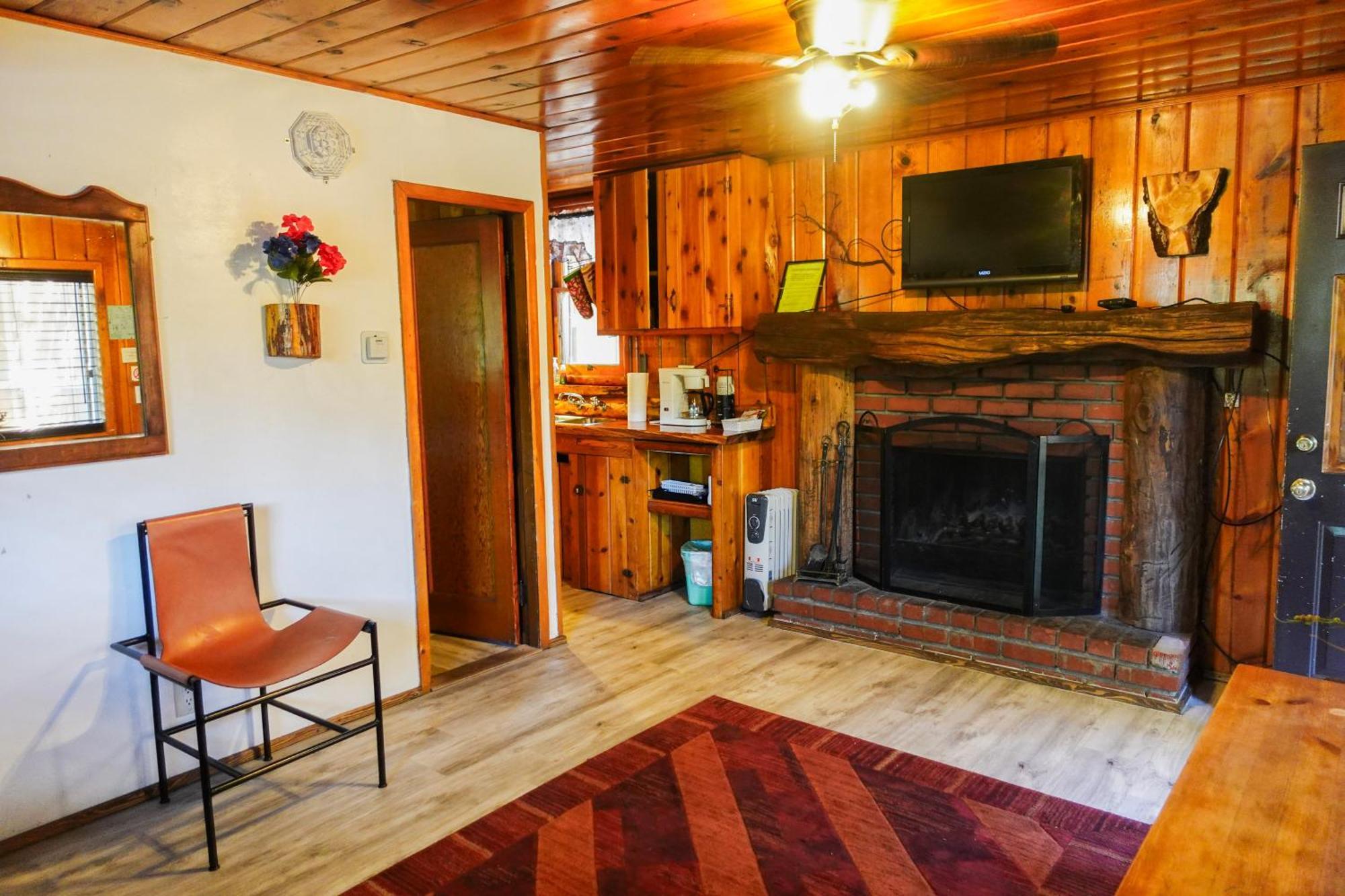Sleepy Hollow Cabins And Hotel Crestline Eksteriør bilde
